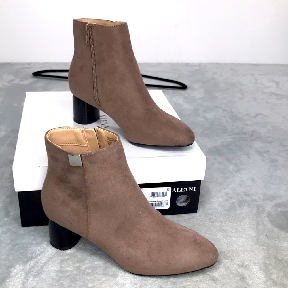 Alfani Sylus Women’s Faux Suede Almond Toe Booties Taupe Size 5.5 New